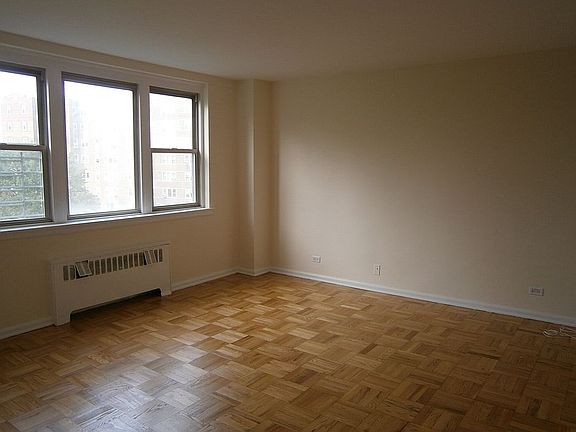 3rd image of 60 Knolls Cres APT 8F