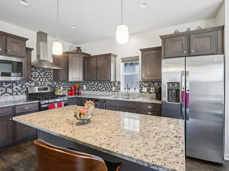 9924 Peach Leaf Ln — Photo 12
