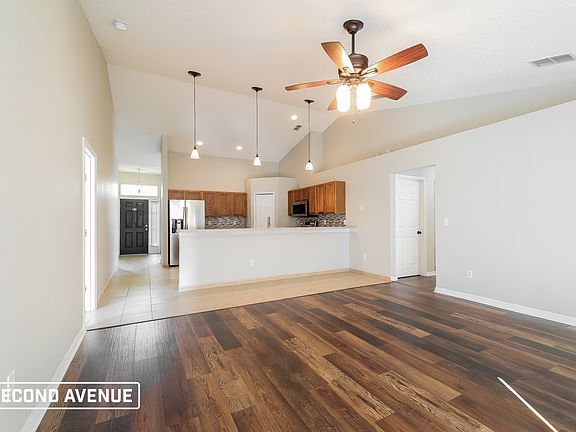 5th image of 704 Cockatoo Ct