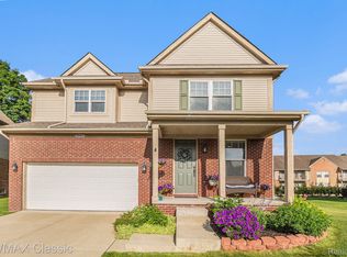 28462 Cottage Ln, New Hudson, MI 48165