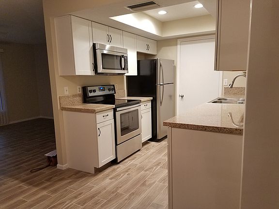 4th image of 19 Farrington Ln