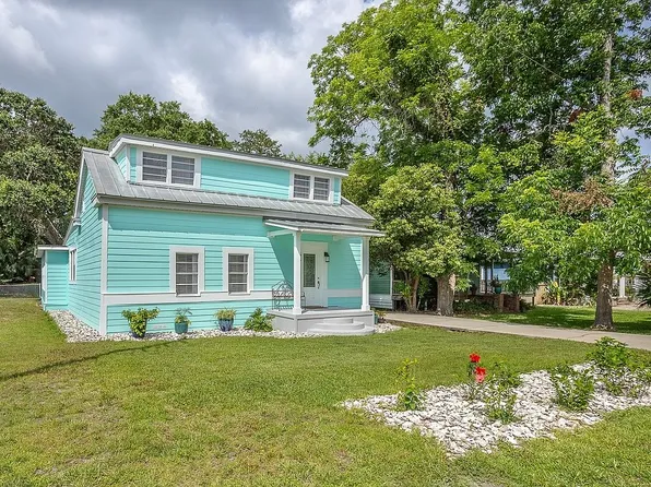 110 14th St, Apalachicola, FL 32320