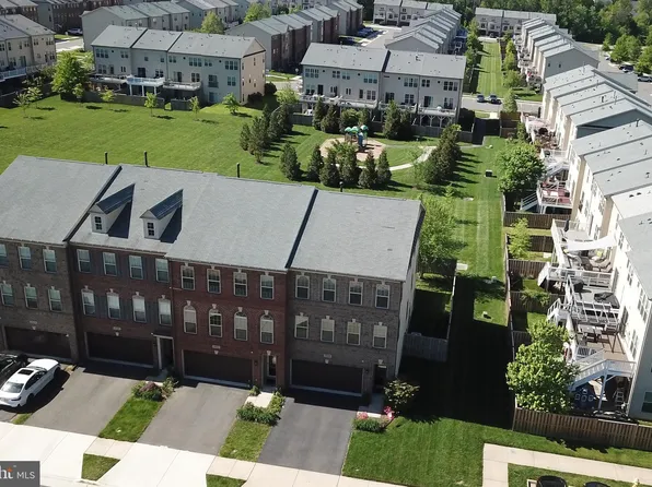 15925 Darling Pl, Haymarket, VA 20169