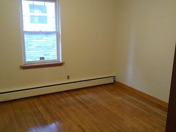 3rd image of 620 16th St #1