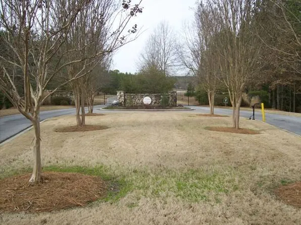 753 Eagles Harbor Dr, Hodges, SC 29653