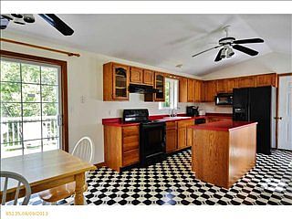 4th image of 15 Farmlake Dr