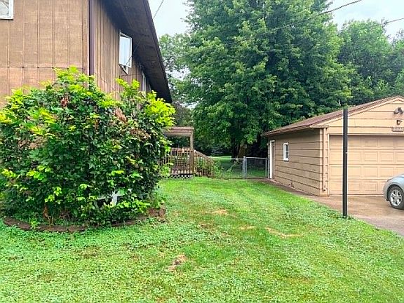 3rd image of 5821 NE 11th Ct