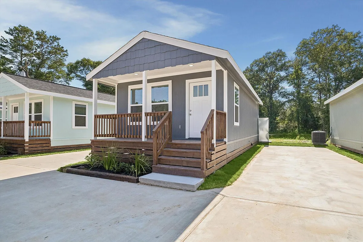 Building Photo - 22837 E Community Dr #3