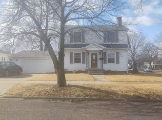 1001 S 6th St, Pekin, IL 61554