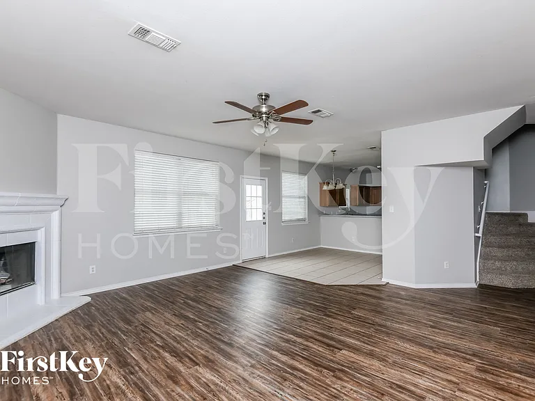962 Heather St — Photo 4