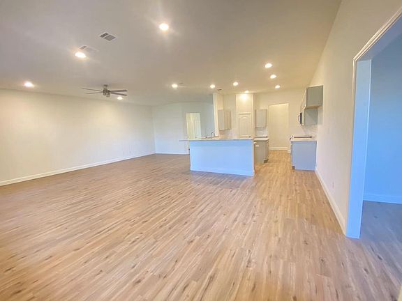 5th image of 143 Melbourne Dr