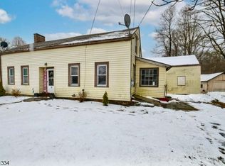 9 Schoolhouse Rd, Oak Ridge, NJ 07438