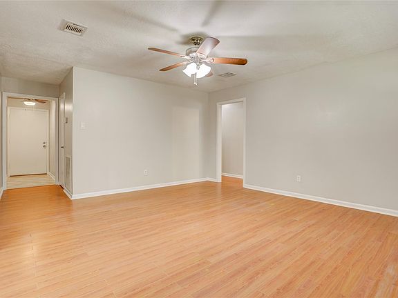 4th image of 1612 Cypress Hollow St