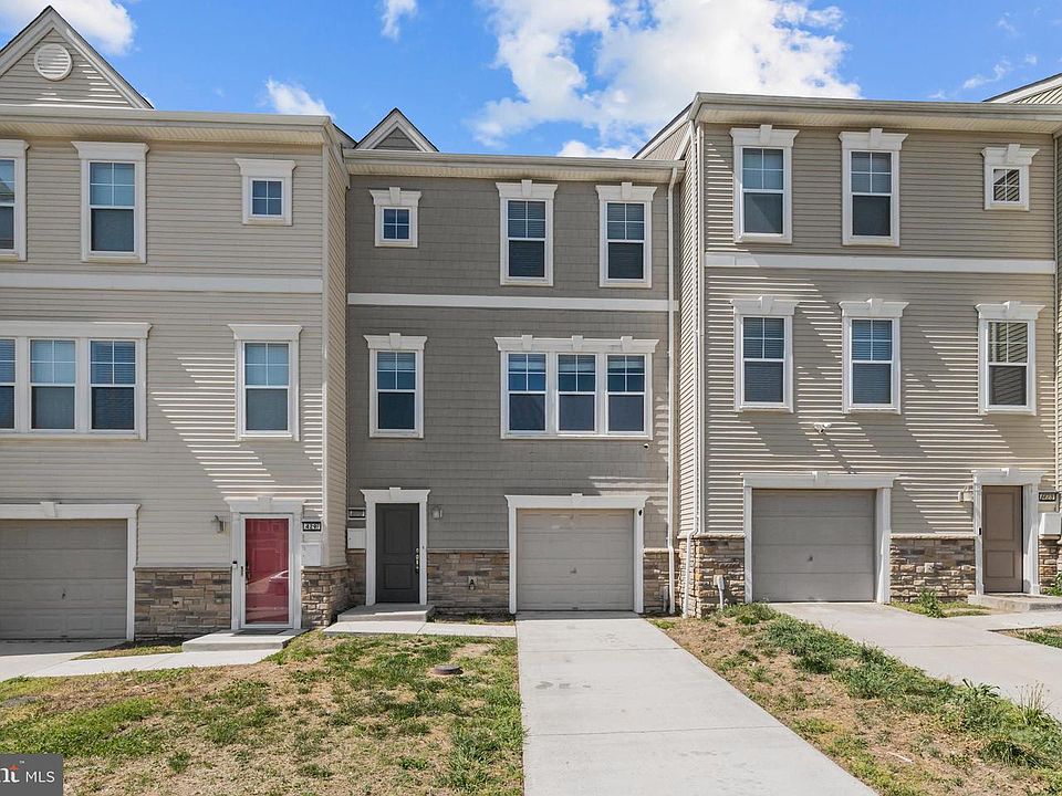 1st image of 427 Woodcrest Dr SE