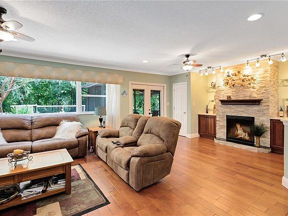 4th image of 2821 Broward Ct