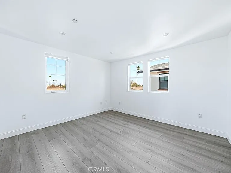 10538 La Reina Ave #4 — Photo 21