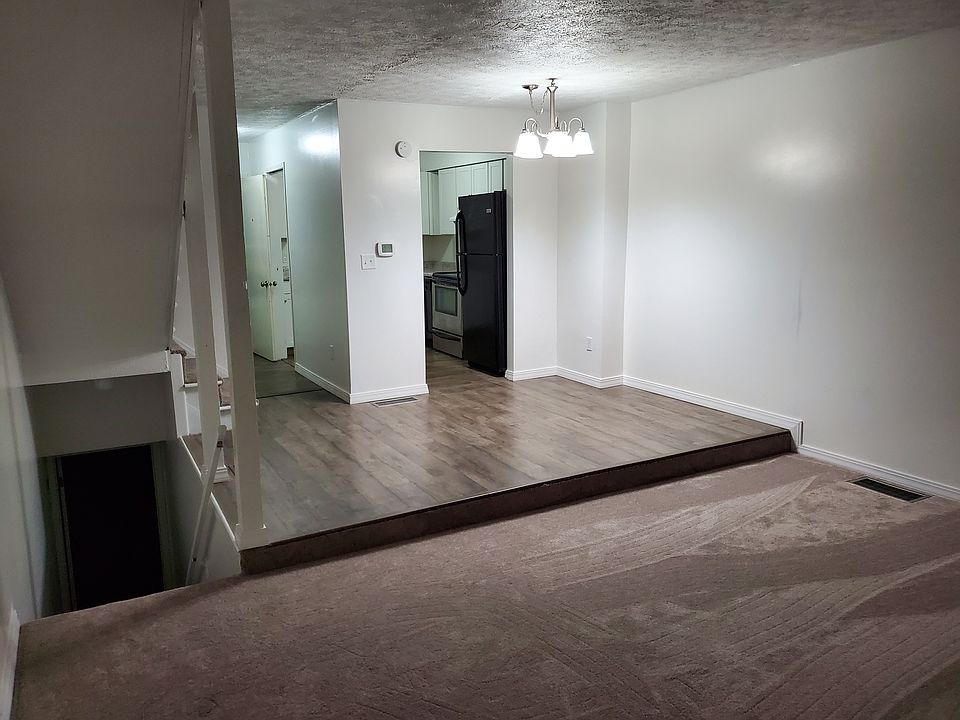 1st image of 59 Greentree Cir