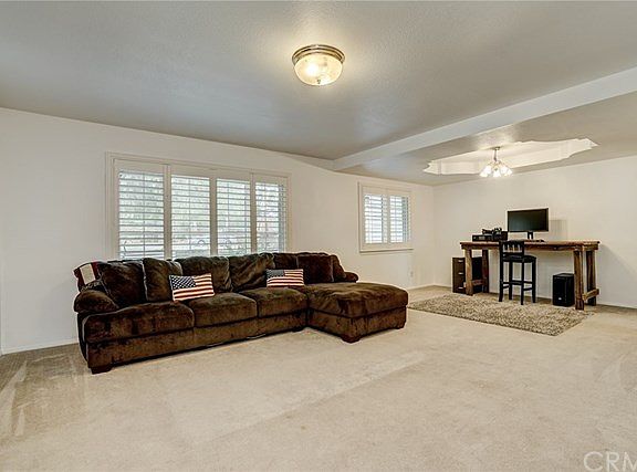 5th image of 19348 Warren Rd