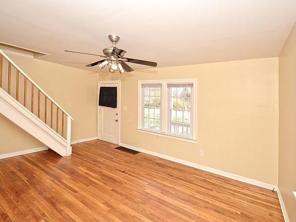 4th image of 27 McMillan Dr