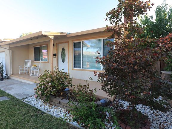 3rd image of 1539 Farringdon Dr