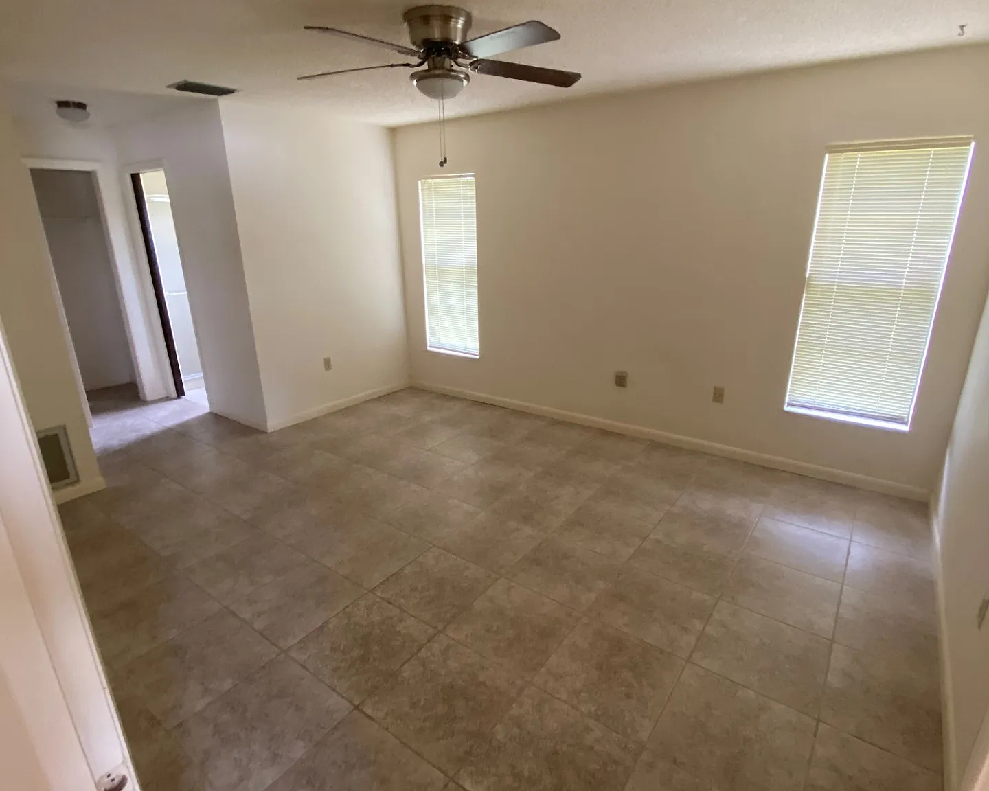 1332 Bentley Ave — Photo 3