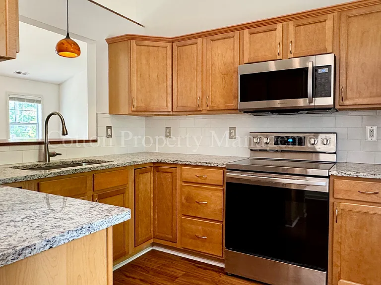 5138 Greenville Loop Rd #D — Photo 4