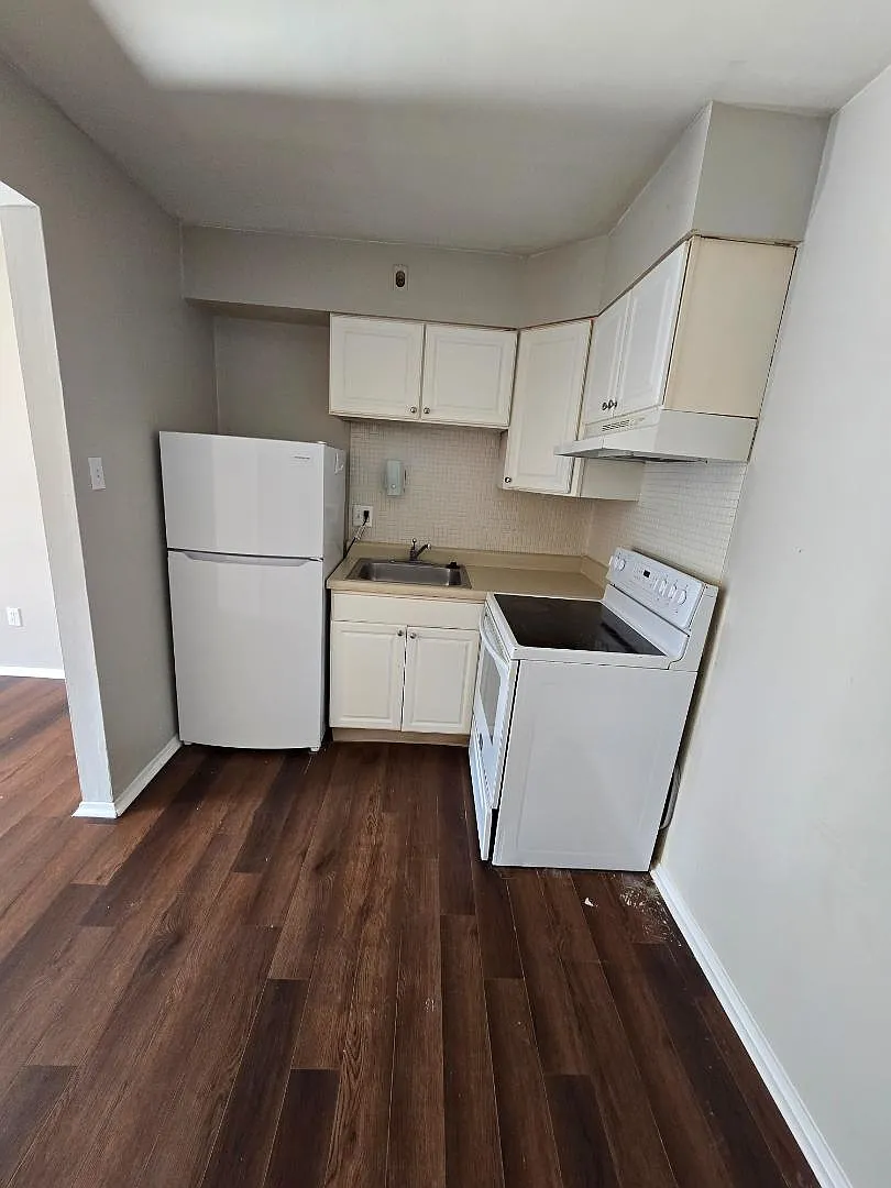 Unit Photo - 3320 Greenwood Blvd #2