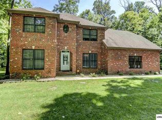 105 Pebble Beach Dr, Lincoln, IL 62656