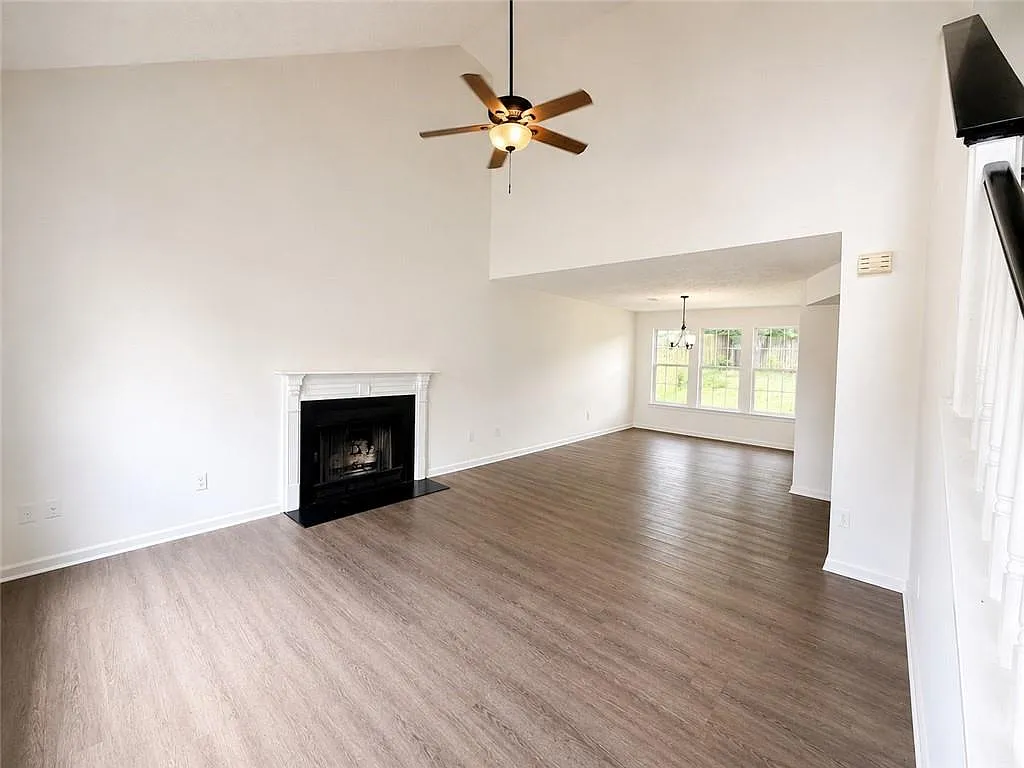 4 bed, 2.5 bath, 1947 sqft, $2,200 — Photo 2