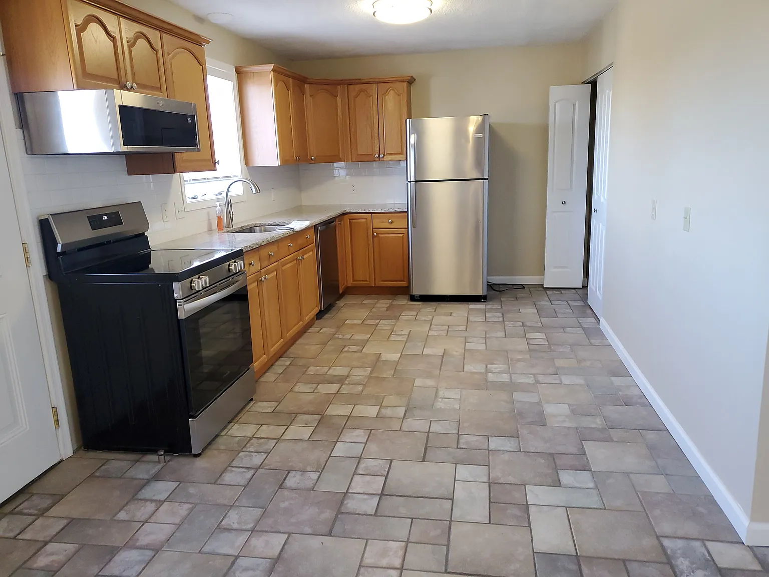 2 bed, 1.5 bath, 1450 sqft, $1,700 — Photo 2