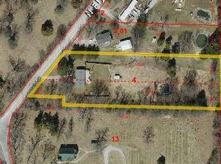 10400 N Flynt Ln, Hallsville, MO 65255