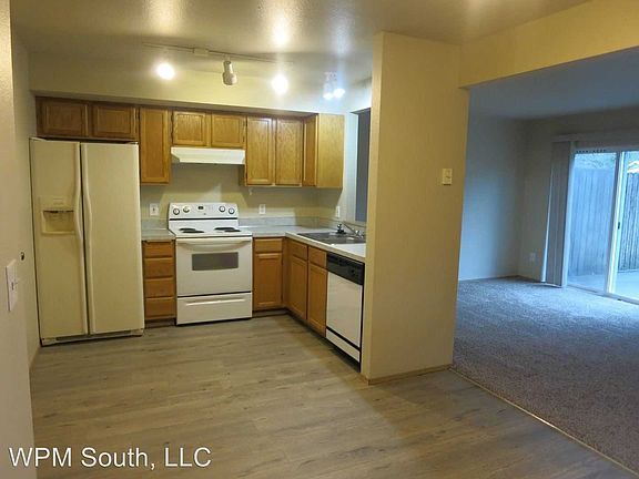 4th image of 228 S St SE #B