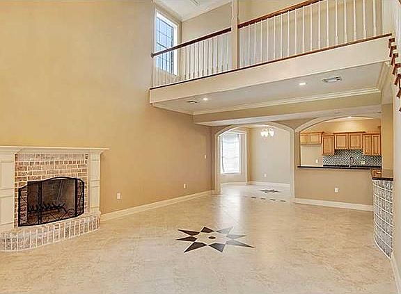 3rd image of 11280 Lake Forest Blvd