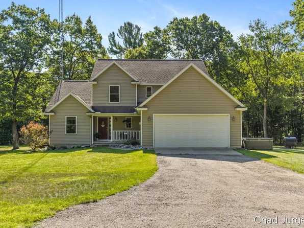 8938 S Big Pine Trail St, Newaygo, MI 49337
