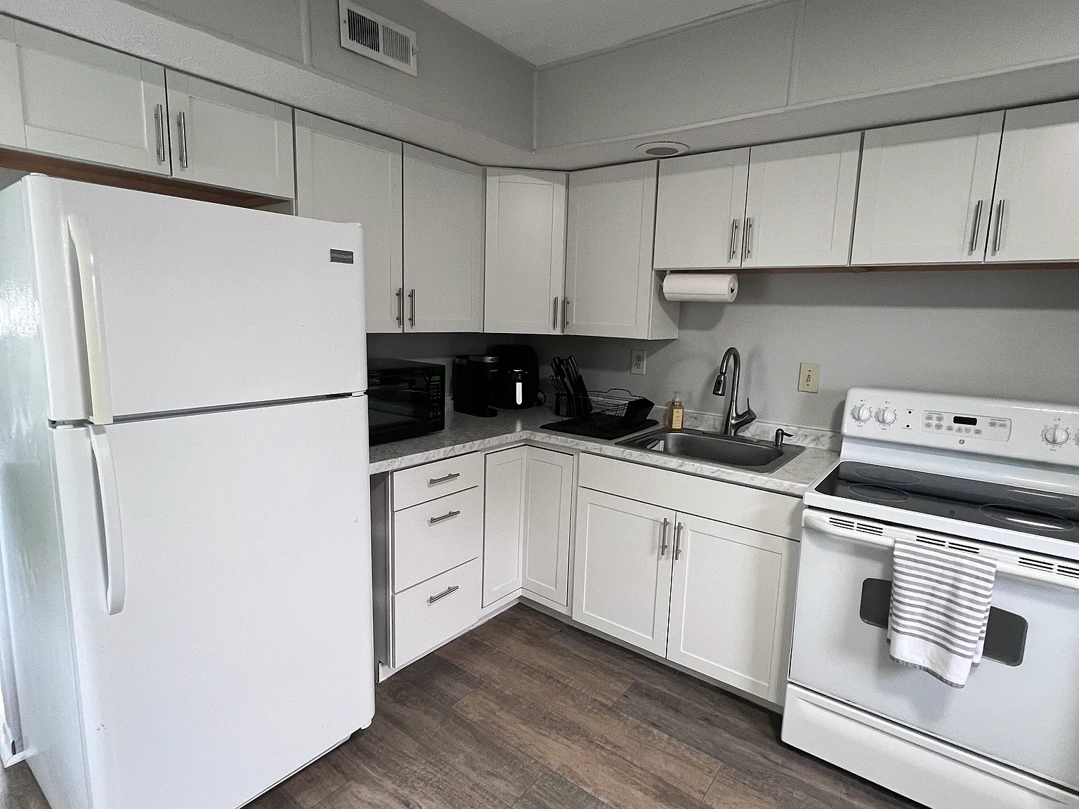 2 bed, 714 sqft, $1,895 — Photo 2
