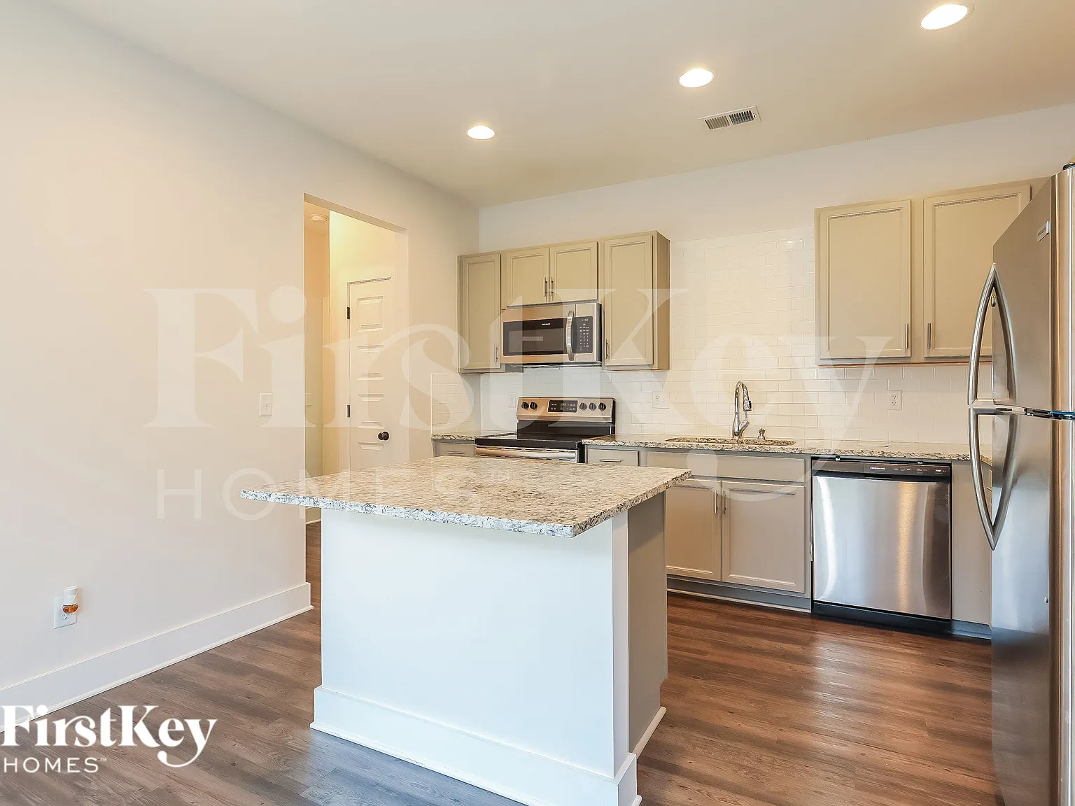 3 bed, 2.0 bath, 1266 sqft, $2,080 — Photo 4