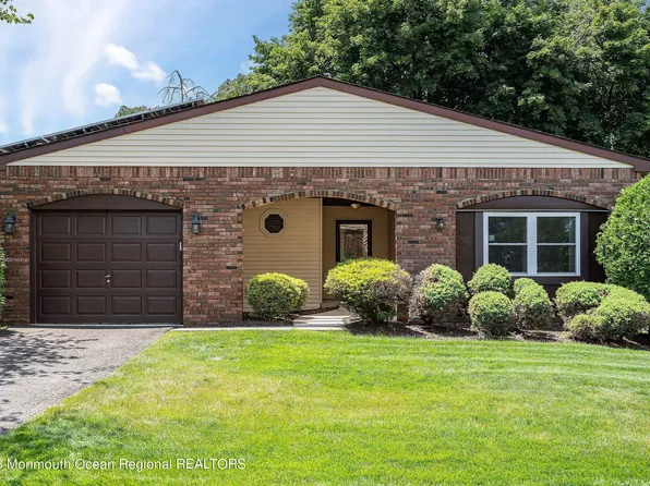 33 Lansdale Drive, Marlboro, NJ 07746