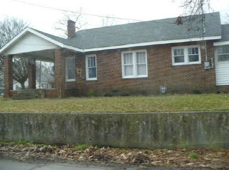 2nd image of 110 E Park St