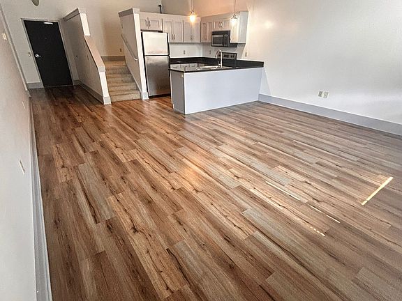 2nd image of 739 W Hamilton St #305