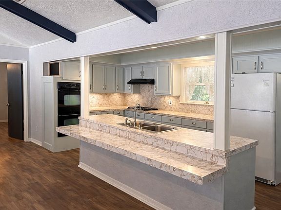 4th image of 31 Hawaii Ln