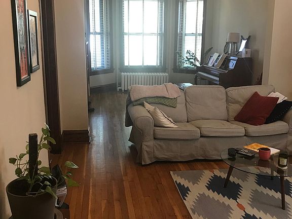 2nd image of 2636 N Francisco Ave