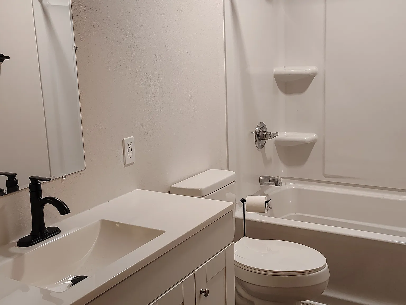 2 bed, 900 sqft, $1,500 — Photo 2