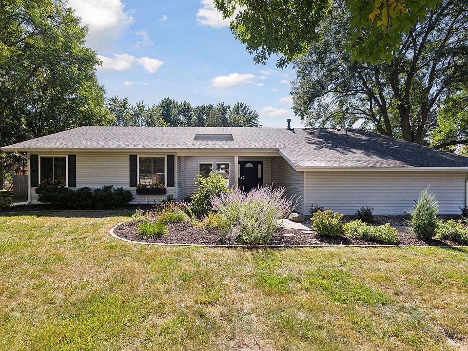 1st image of 2610 Holly Ln N