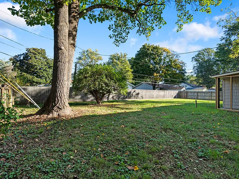 2329 E Bancroft St — Photo 23