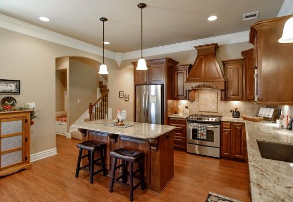 5th image of 204 Ballis Ln