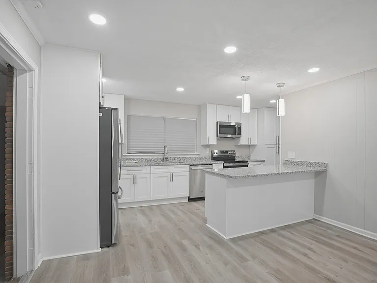3178 Dogwood Dr — Photo 2