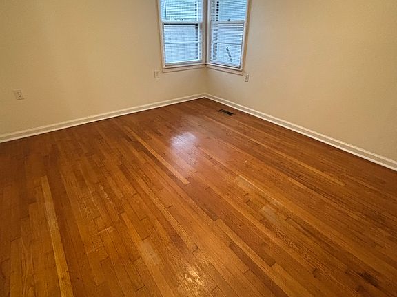 3rd image of 1417 9th St SE