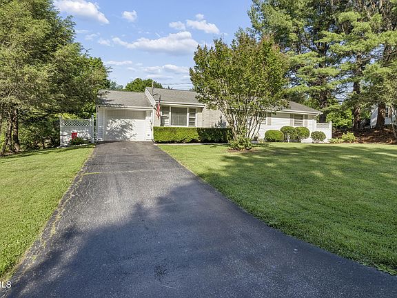 3rd image of 1320 Lynnwood Dr