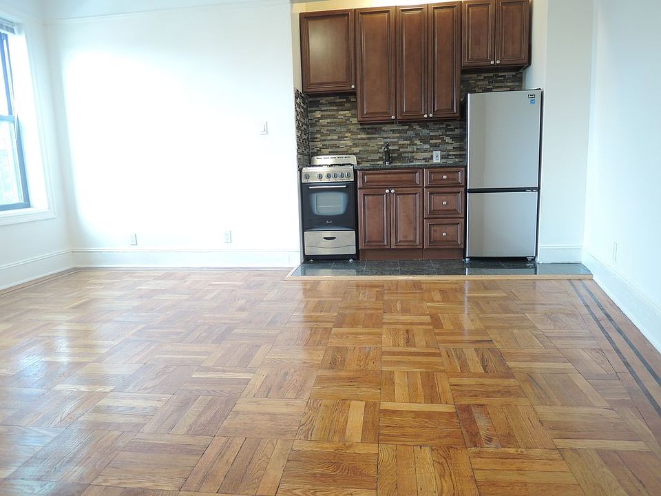2nd image of 2407 36th St APT B3