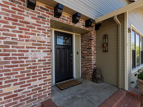 5th image of 25 Highland Court